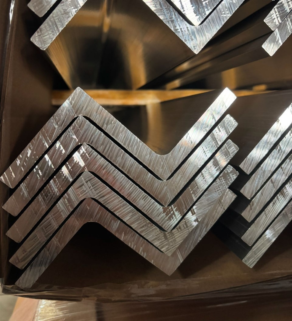 Aluminum Angle Bar